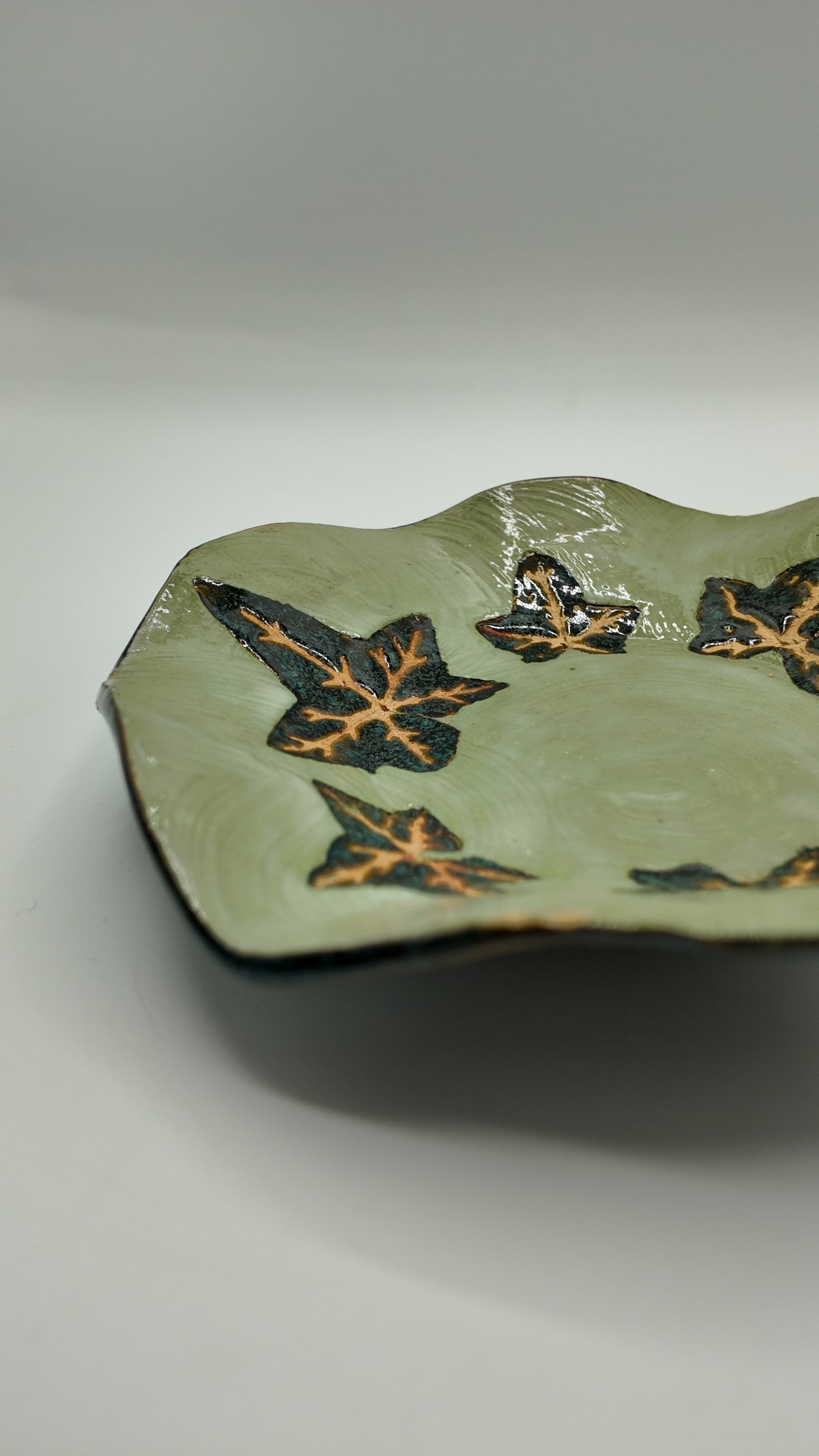 'Gathering Ivy' Ceramic Dish