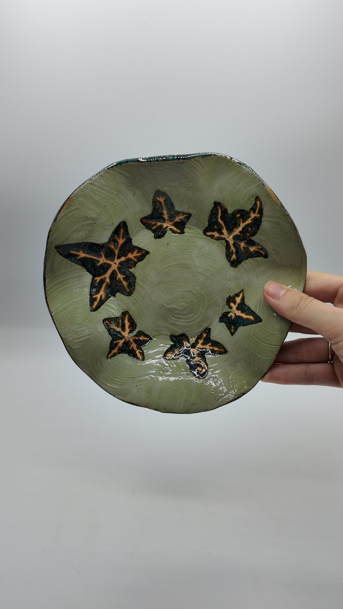 'Gathering Ivy' Ceramic Dish