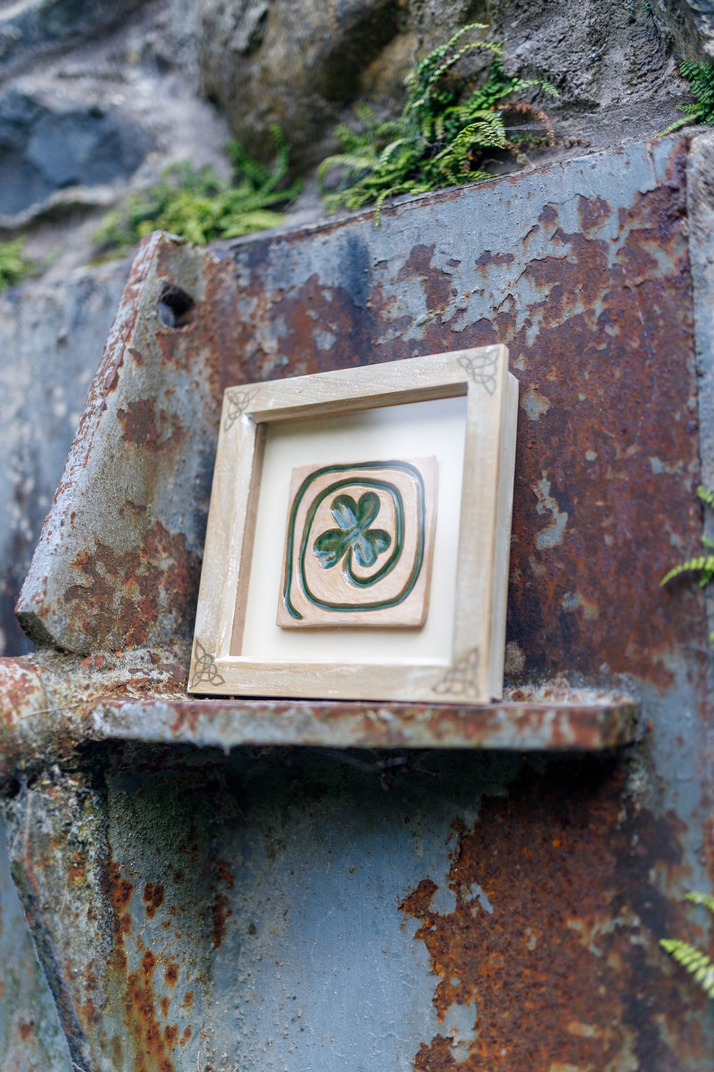 'Curling Clover' Original Ceramic Tile in Hand-Painted Frame